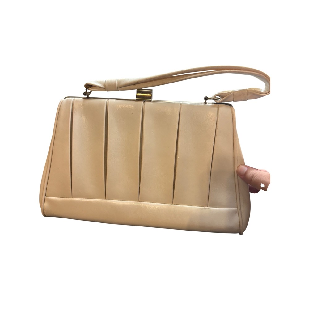 Vintage Cream Pleated Faux Leather Handbag Gold Tone Kiss Lock Frame Bag